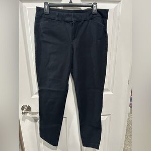 Old Navy Black Pixie Pants – Size 12